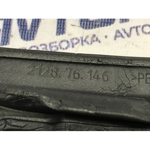Уплотнитель зеркала правого Ford Focus 2 2005-2010 212876146